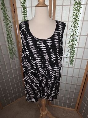 Worthington Black & White Abstract Print Sleeveless Tank